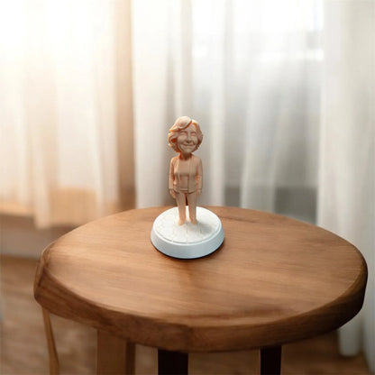Unbemalete 3D-Figur auf weißem Sockel – DIY Geschenkidee zum Selberbemalen