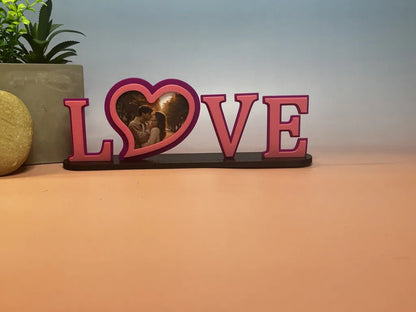 Detailansicht LOVE Aufsteller – mehrschichtige 3D-Optik mit Foto-Einsatz