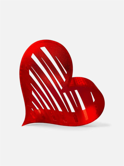 Detailansicht Design-Herz ‚Red Love‘ – Streifenstruktur und 3D-Form
