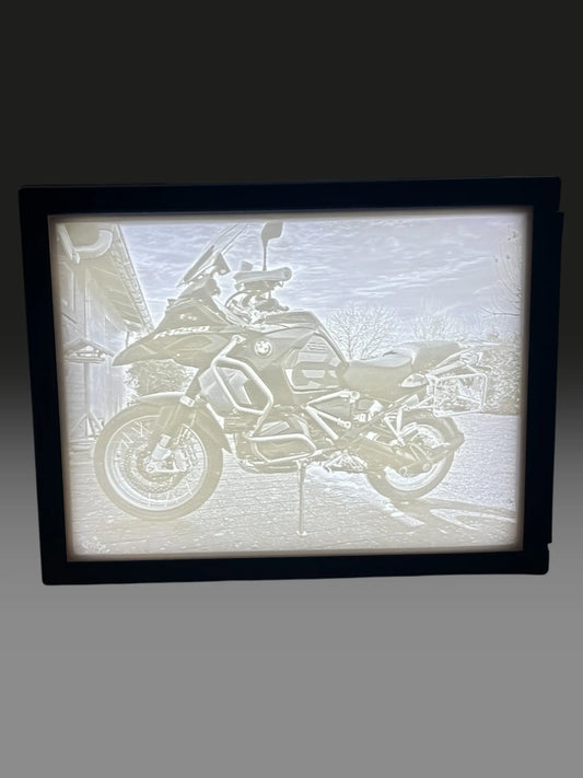 Lithophan Bilderrahmen – Motorrad als personalisiertes 3D-Lichtbild, Querformat