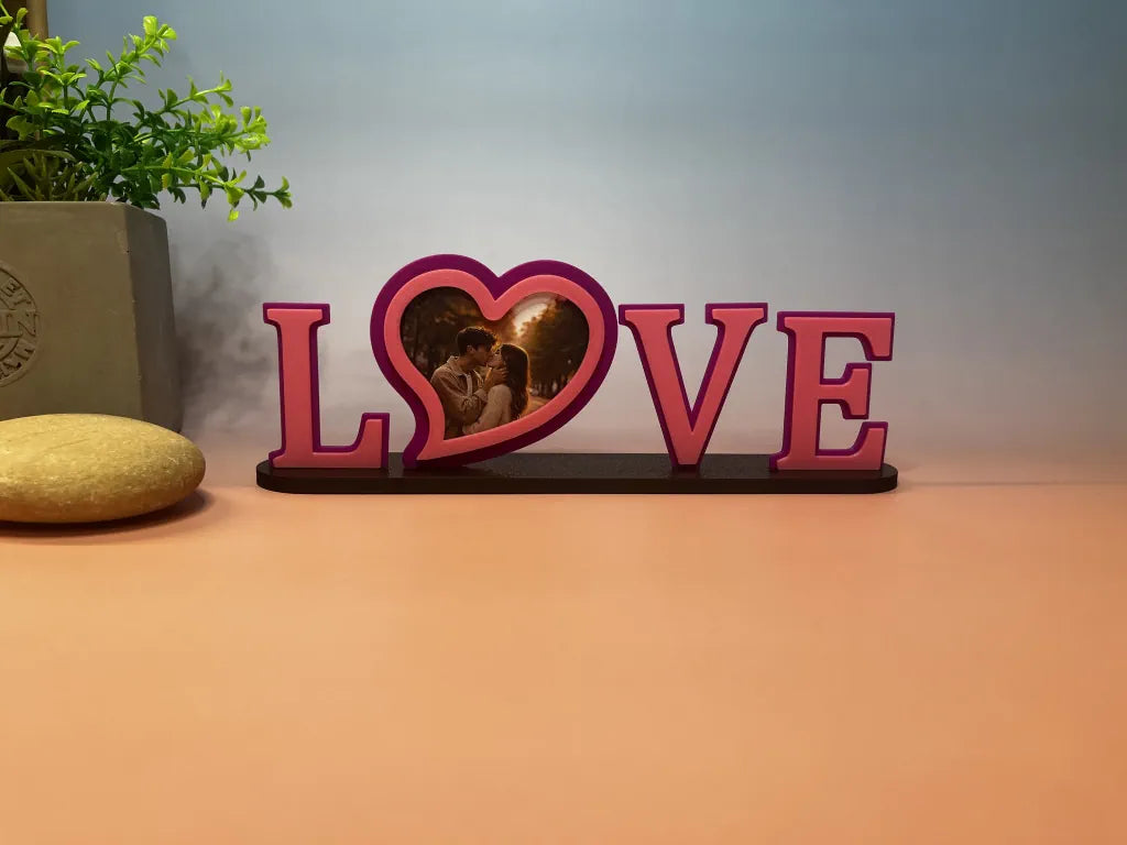 LOVE Aufsteller – mehrschichtige 3D-Optik für Foto-Einsatz